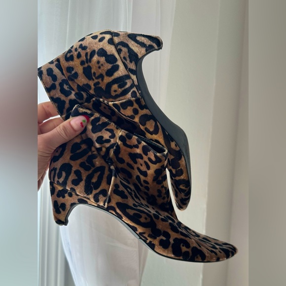Leopard Suede Kitten Heel Booties 🤎🐆 - Picture 1 of 7